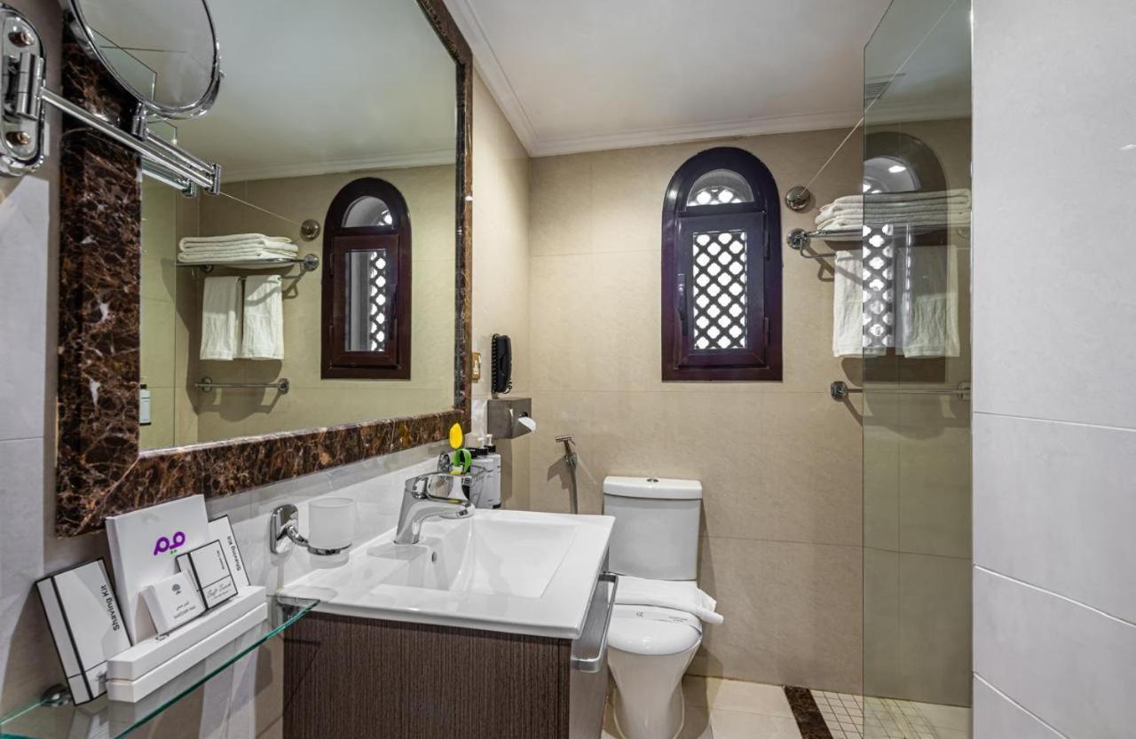 Golden Tulip Al-Zahabi Hotel Medina Phòng bức ảnh